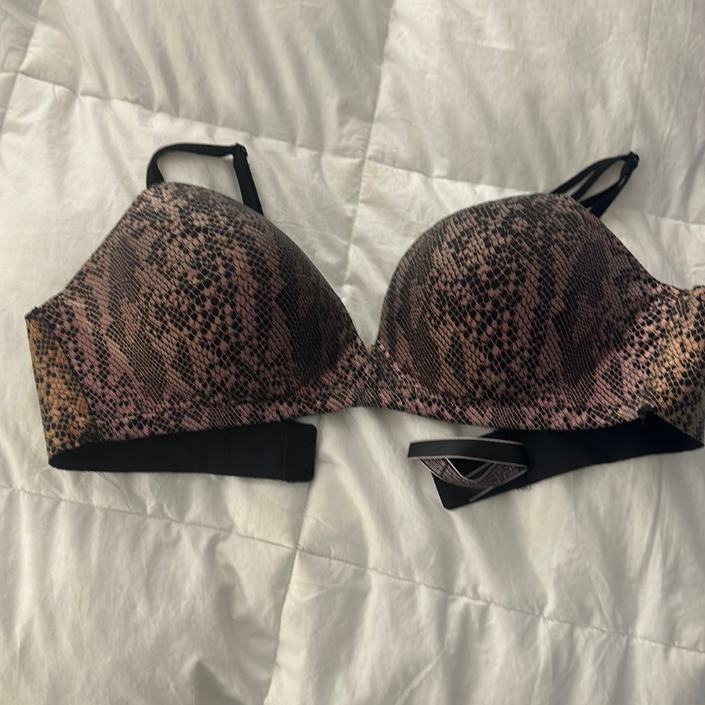 Victoria Secret 36C bra Wireless-Seamless  New without tags